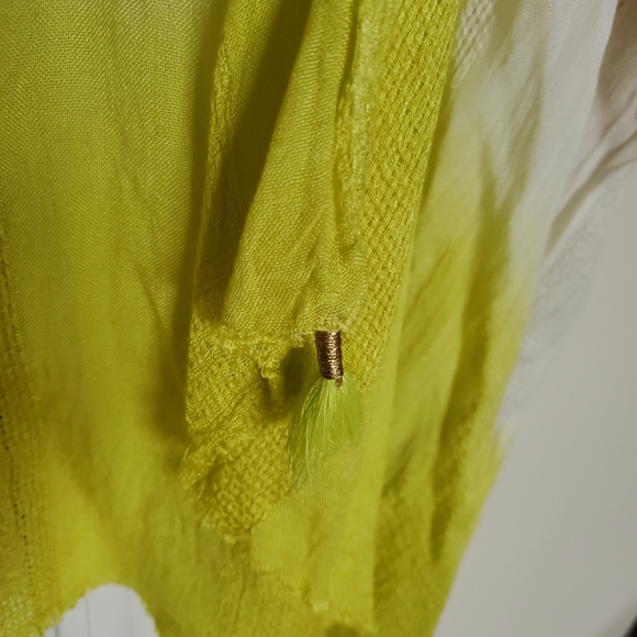 Vince Camuto Cover Up - Picture 3 of 3